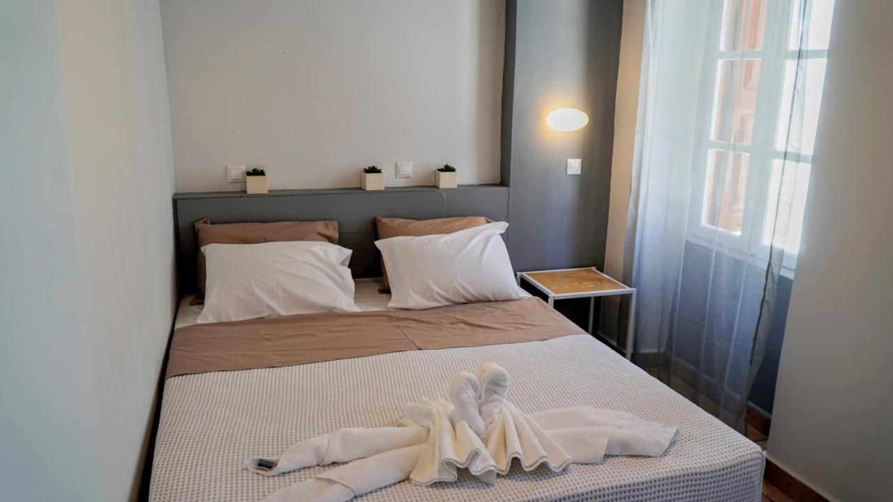 Cozy Apartments In Symi Center Bagian luar foto