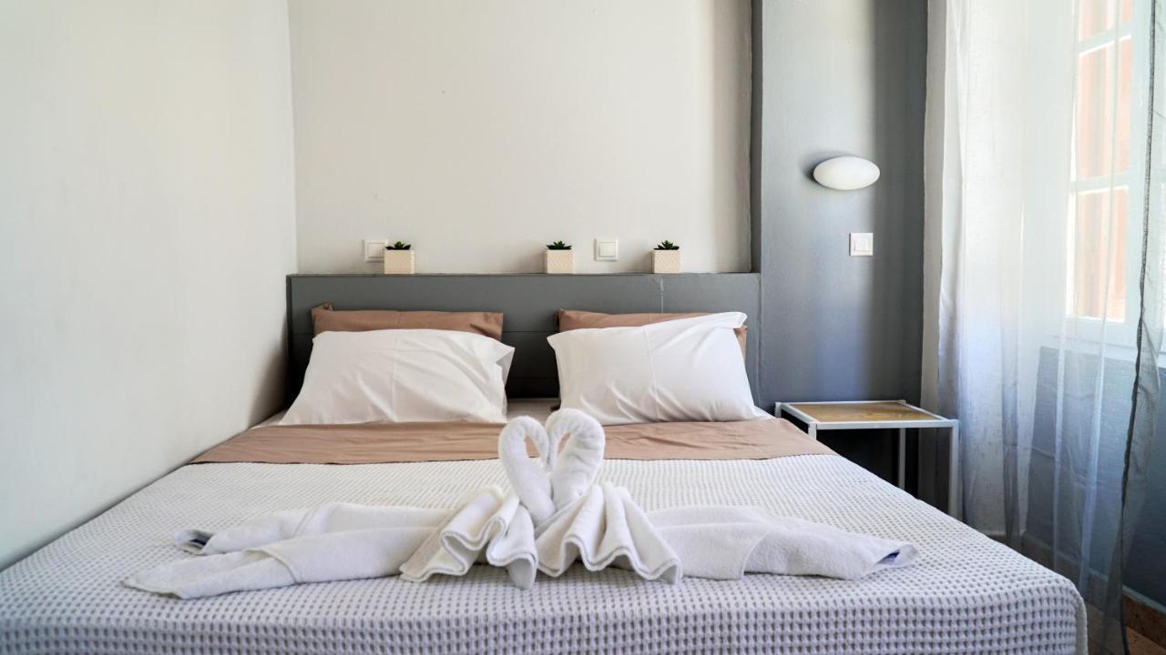 Cozy Apartments In Symi Center Bagian luar foto