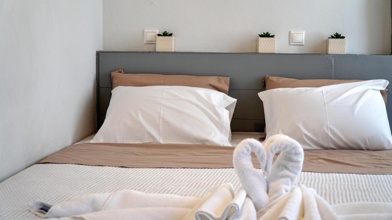 Cozy Apartments In Symi Center Bagian luar foto